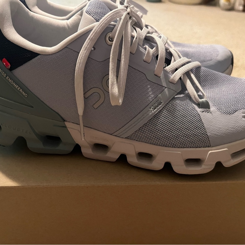 Like new On Cloud flyer 4 Size 9